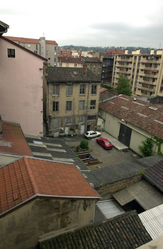 Ensemble d'édifices à cour commune