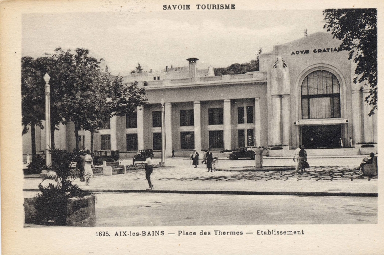 Petite Place, puis place du Marché, puis place de l'Hôtel de ville, puis Maréchal Pétain, actuellement place Maurice Mollard