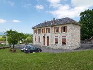 École de filles et mairie, puis école de filles et de garçons et mairie, puis école de filles et enfantine, actuellement mairie et logement