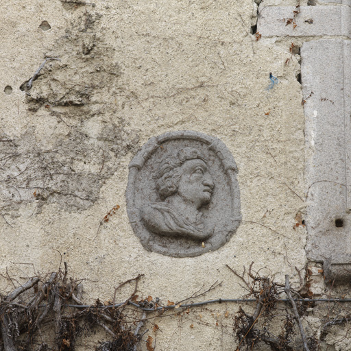 Ensemble de 4 médaillons en bas-relief : bustes de personnages