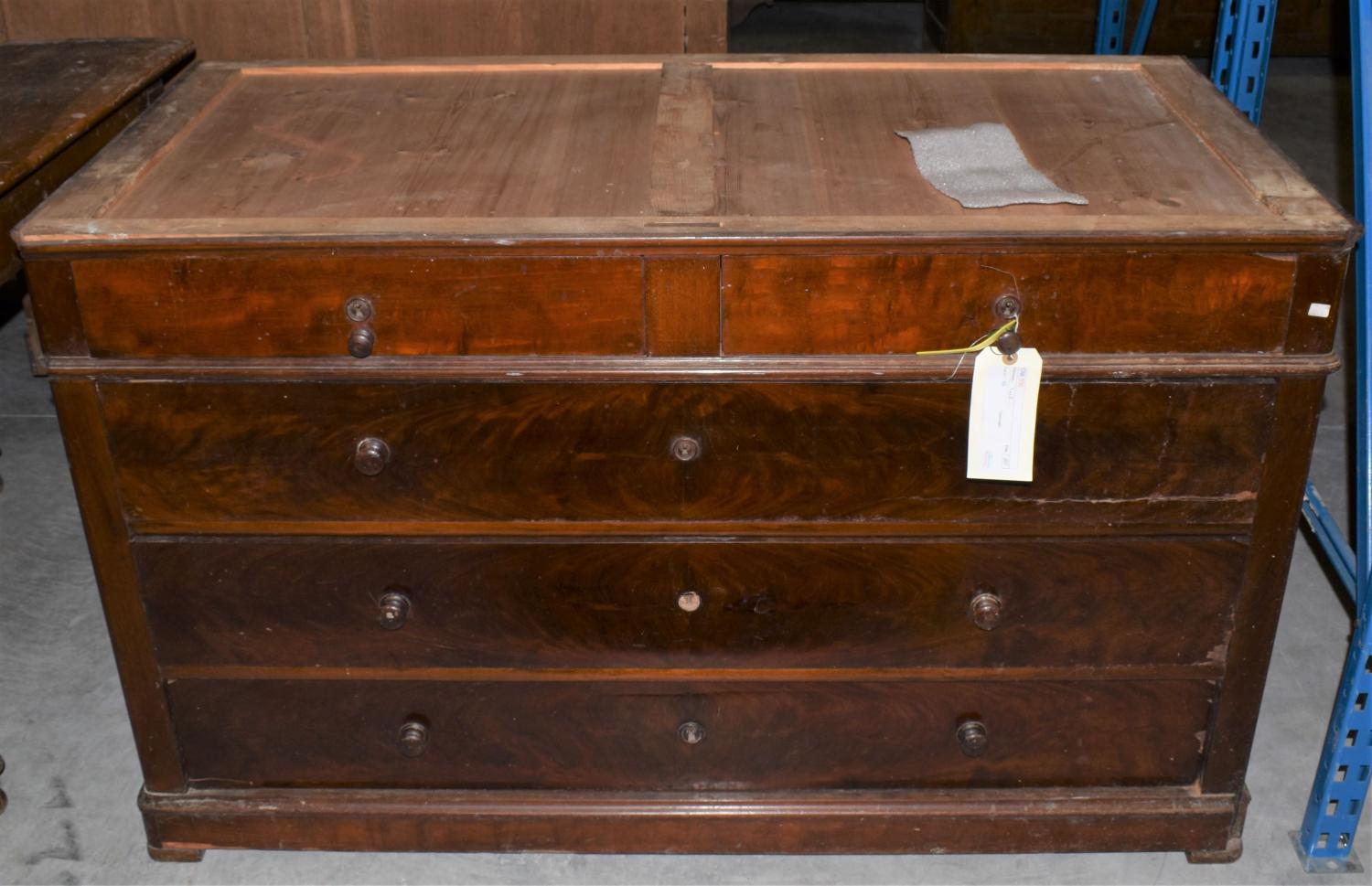 Commode à quatre niveaux de tiroirs