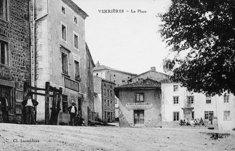 Maison, puis café et boulangerie Lombardin, actuellement maison