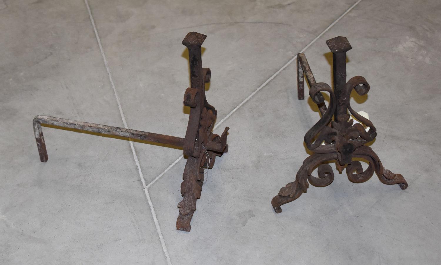 Paire de chenets de type 6