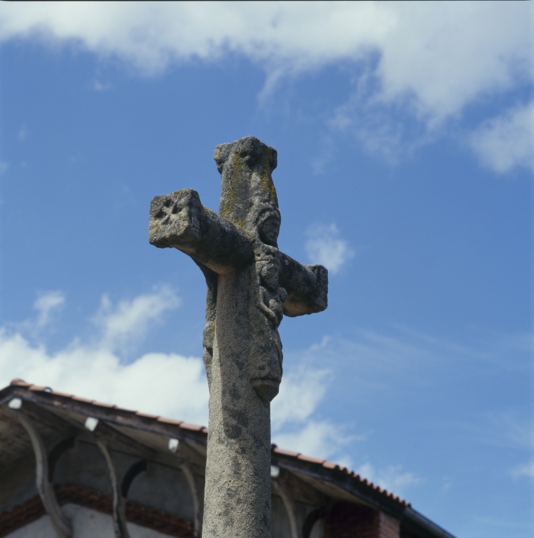 Croix de chemin de l'ensemble agricole