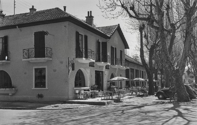 Hôtel de voyageurs et restaurant, dits Lille, actuellement hôtel de voyageurs, dit L'Iroko, et restaurants (2), dits Les Voiles et Brasserie Lille