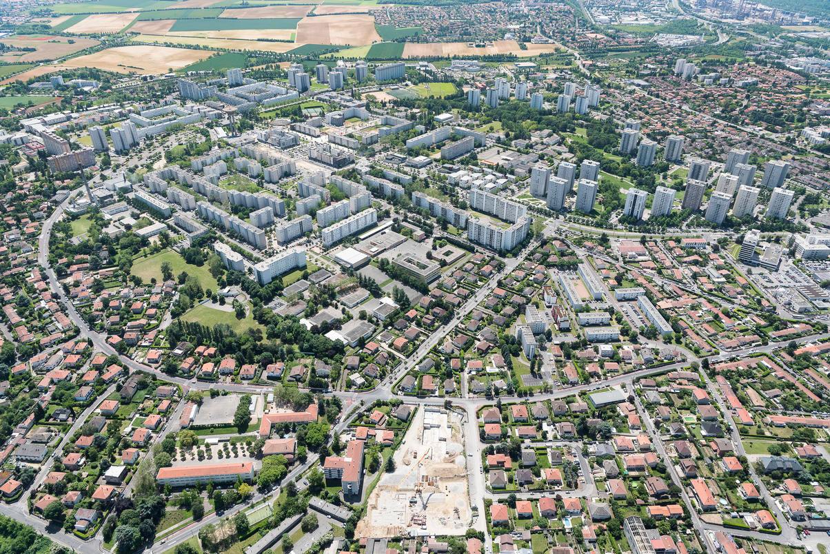 Immeubles et tours dits Zone d'Urbanisation Prioritaire des Minguettes à Vénissieux