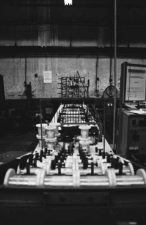 8 machines à revêtir par dépôt ; 12 machines à étirer par filière ; 23 machines à apprêter ; machine à dissoudre ; 2 machines à séparer chimiquement ; machine à contrôler la quantité de l'usine Dorures Louis Mathieu Industrie