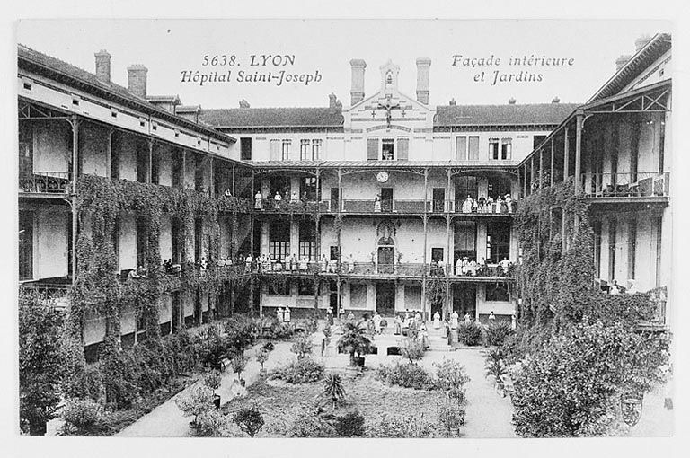 Lyon. Hôpital Saint-Joseph. Façade intérieure et Jardins, carte postale, début XXe siècle 