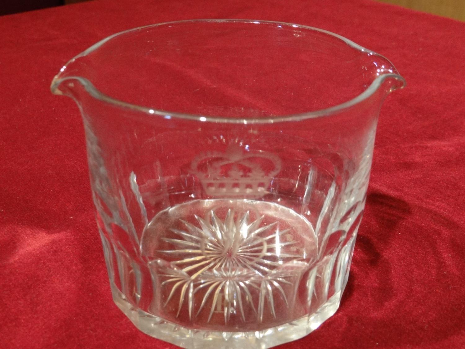 rafraichissoir à verre au chiffre de Louis Philippe 1er pour le château de Fontainebleau