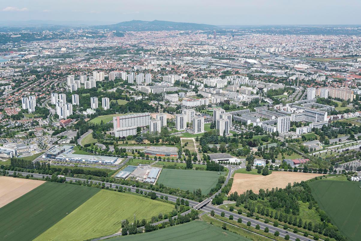 Immeubles et tours dits Zone d'Urbanisation Prioritaire des Minguettes à Vénissieux
