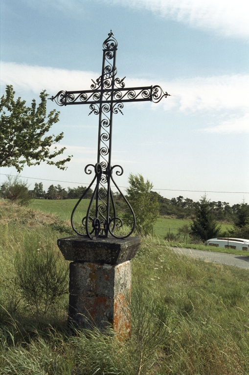 Les croix monumentales du canton de Boën et de la commune de Sail-sous-Couzan