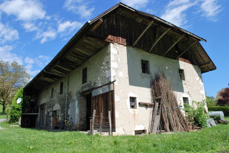 Ferme, puis école, puis ferme.