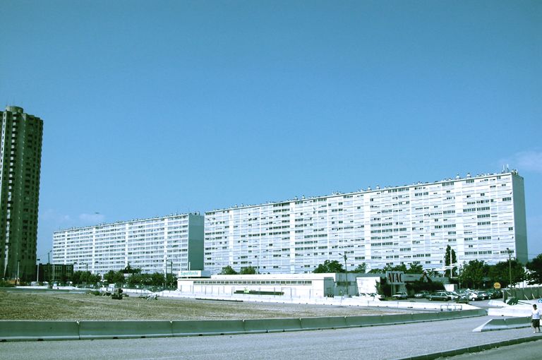 Grand-ensemble de la Duchère : immeuble-barre 200