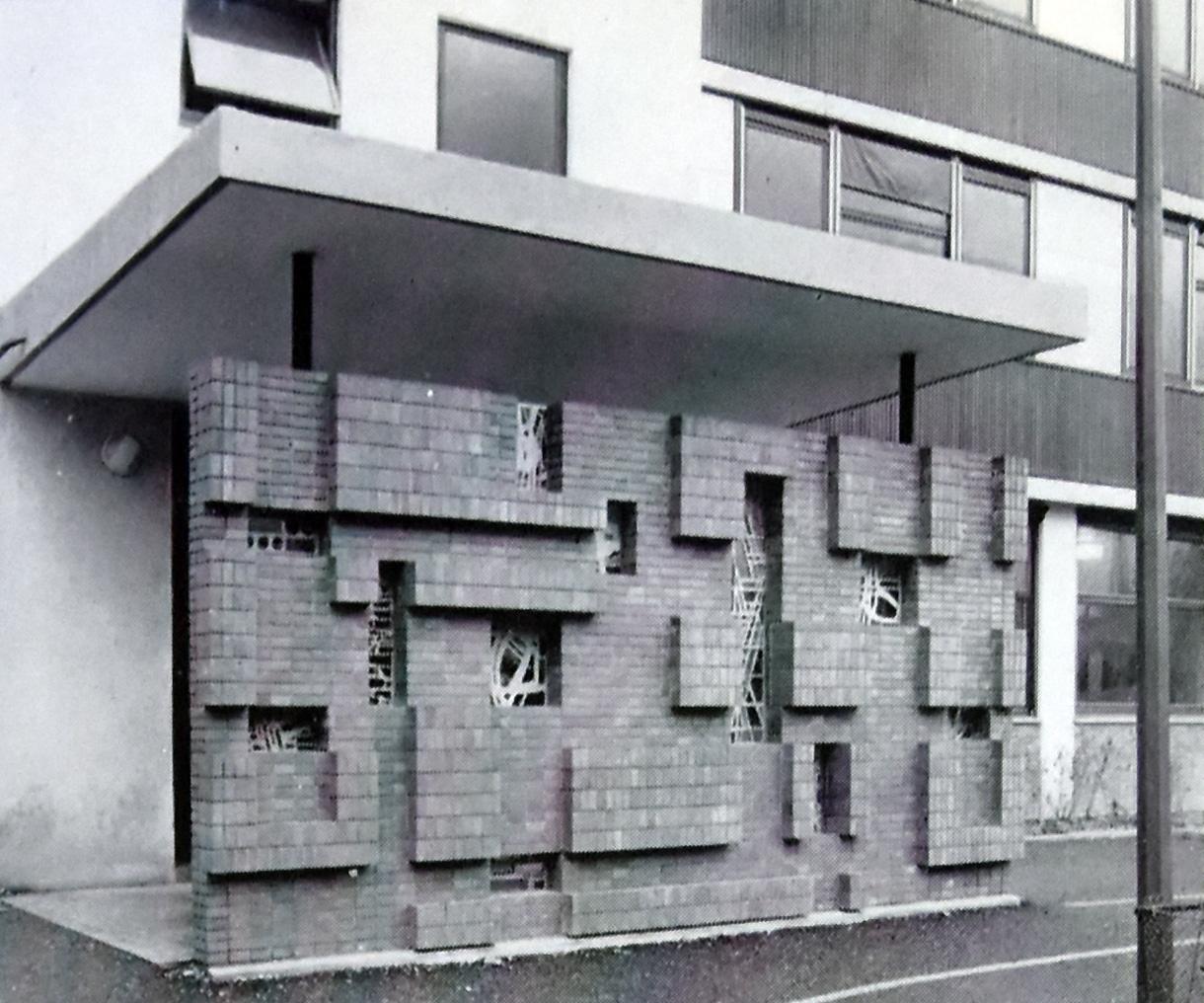 Haut-reliefs, verrières et carrelages de sol (2) : Les jeux de plein air