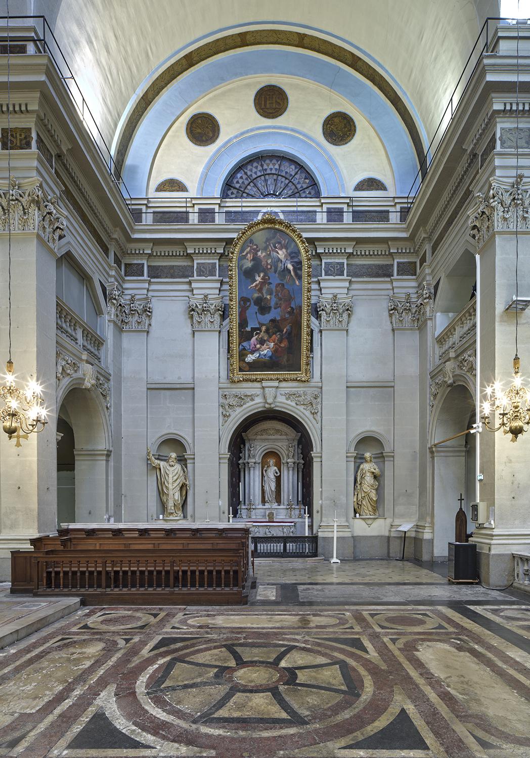 Vue d'ensemble du bras du transept est et de l'autel du Sacré-Cœur 