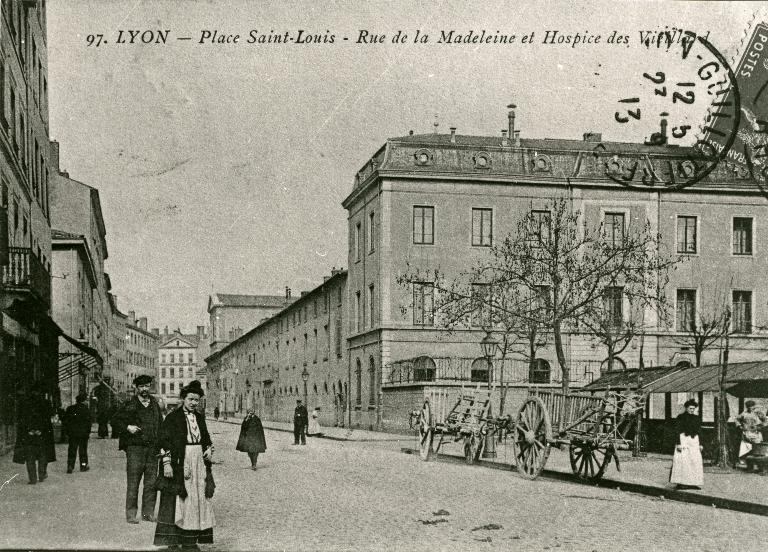 Hospice de vieillards, puis caserne de pompiers : caserne Rochat
