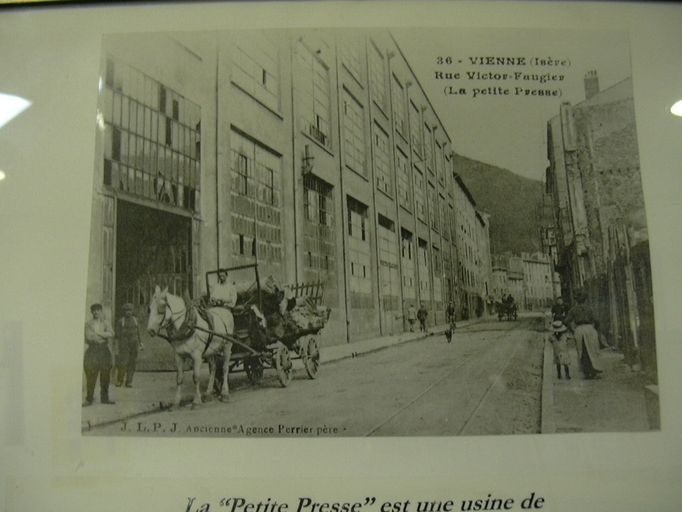 Usine de construction mécanique Crétin puis Société de la Petite Presse Florentin puis Usine de teinturerie Curtaud actuellement Centre social de la vallée de Gère et Théâtre Saint Martin