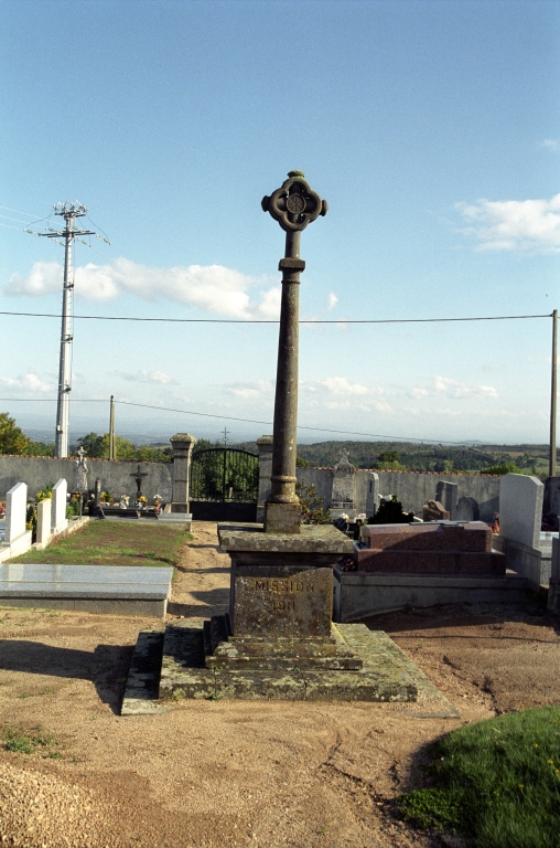 Croix de mission faisant office de croix de cimetière