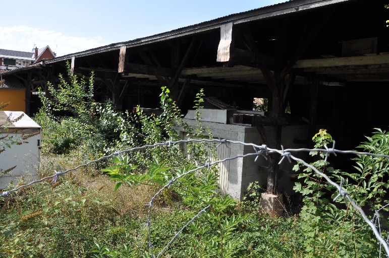 Hangar industriel et atelier de fabrication
