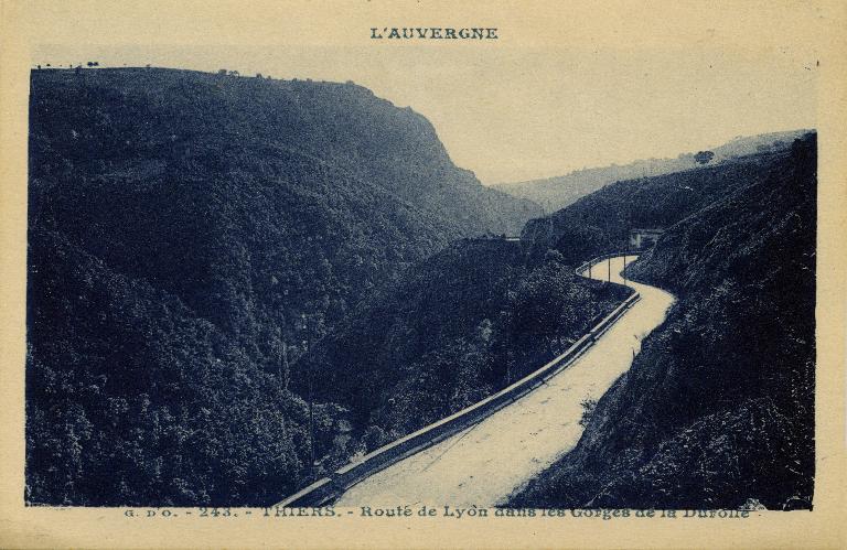"Route de Lyon dans les gorges de la Durolle."