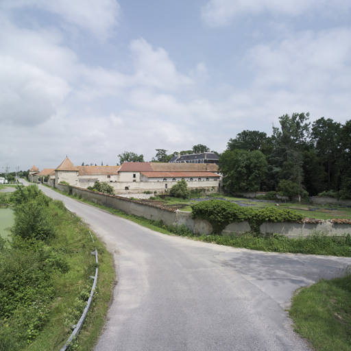 Communs du château de Magneux-Haute-Rive