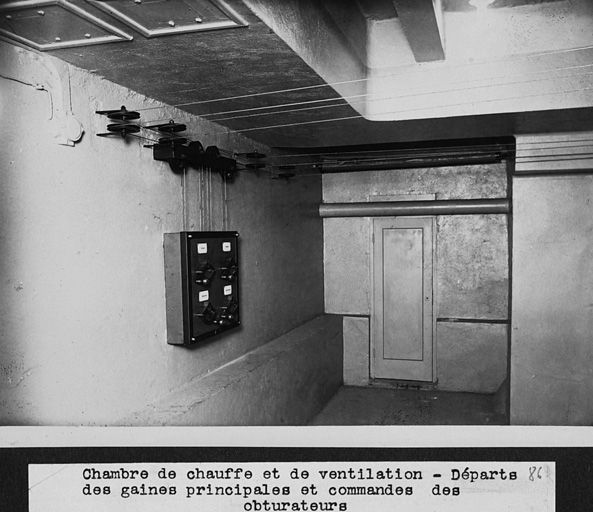 Ensemble des équipements techniques : centrales thermique et électrique, station de pompage, atelier