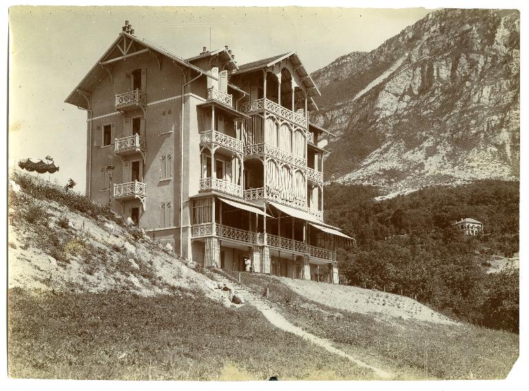 Station climatique des Corbières, puis hôtel de voyageurs, dit Hôtel et Domaine des Corbières, puis orphelinat des Corbières, actuellement couvent, dit Monastère Notre-Dame de l'Unité des sœurs de Bethléem