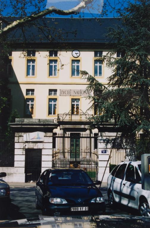 Couvent de la Visitation, puis école secondaire communale, puis collège royal, puis lycée impérial, puis lycée de garçons, actuellement lycée Vaugelas