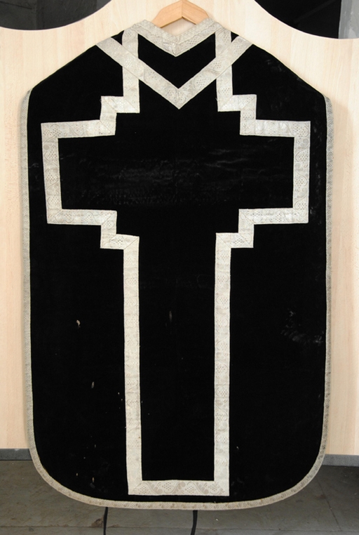 Ornement noir : chasubles (quatre)