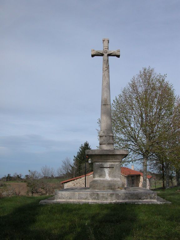 Croix de cimetière, actuellement croix monumentale