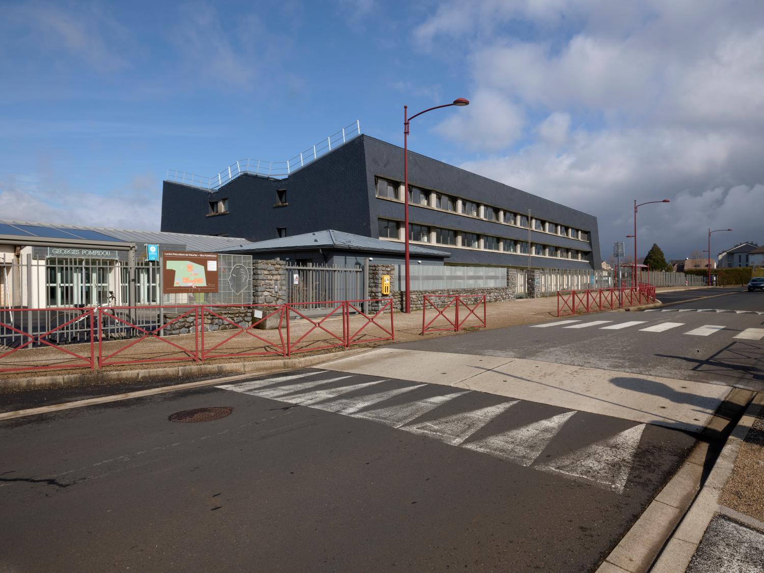 Collège d'enseignement technique, puis lycée d'enseignement professionnel, actuellement lycée professionnel Georges-Pompidou