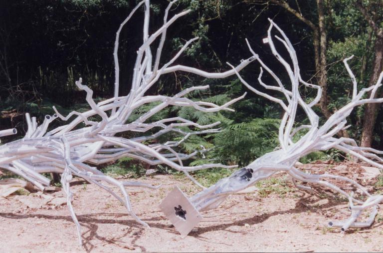 Sculpture : La Forêt alpine (2 arbres bleus, 1 arbre rouge)