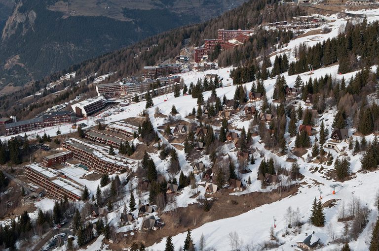 Ensemble de 4 immeubles et d'un hôtel de voyageurs Versant Sud