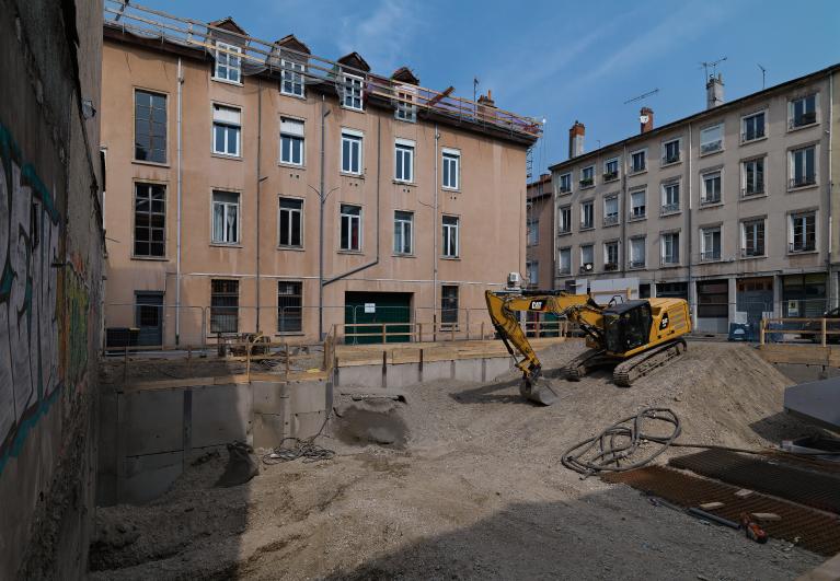 Ancienne école, puis immeuble et ateliers