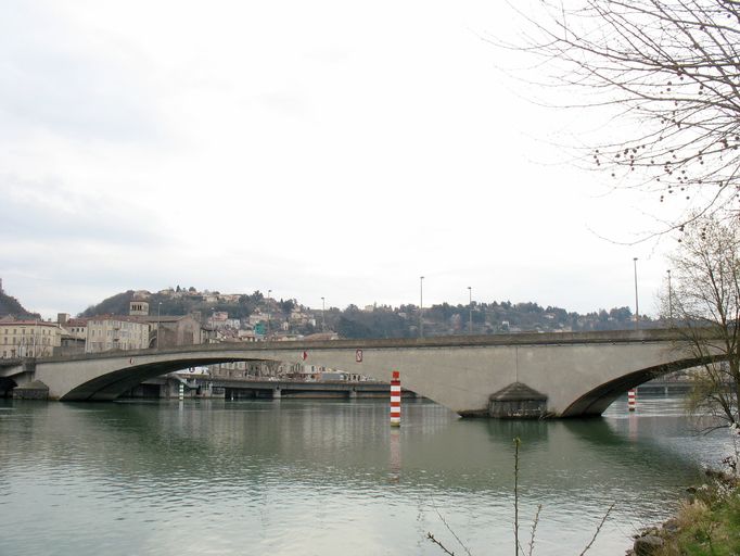 Pont routier de Lattre de Tassigny