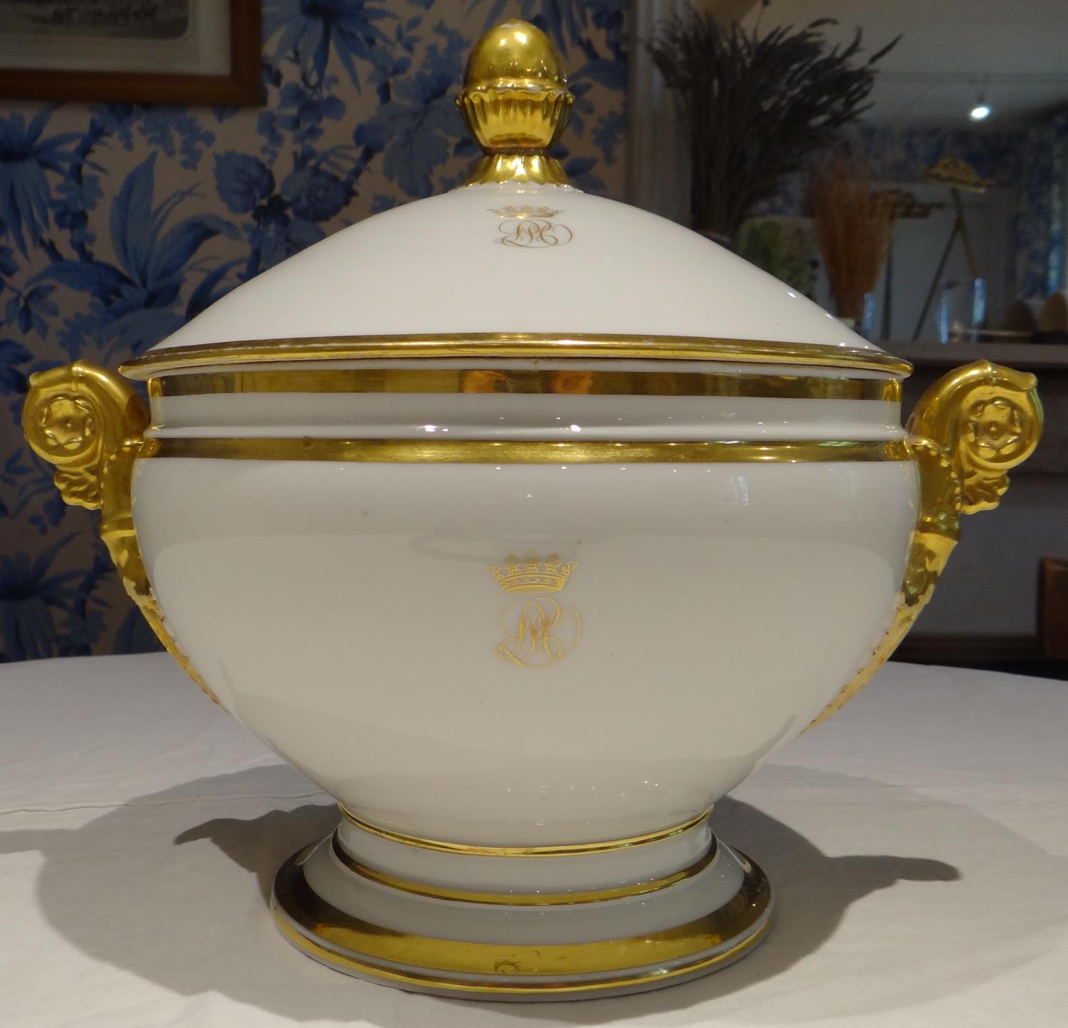 Soupière au chiffre de Louis-Philippe duc d'Orléans