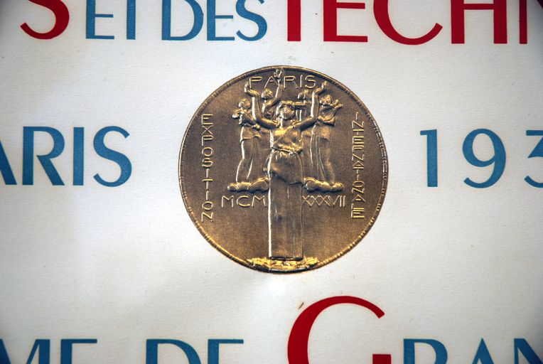 Estampe : diplôme de Grand prix de l'Exposition internationale des Arts et Techniques, Paris 1937