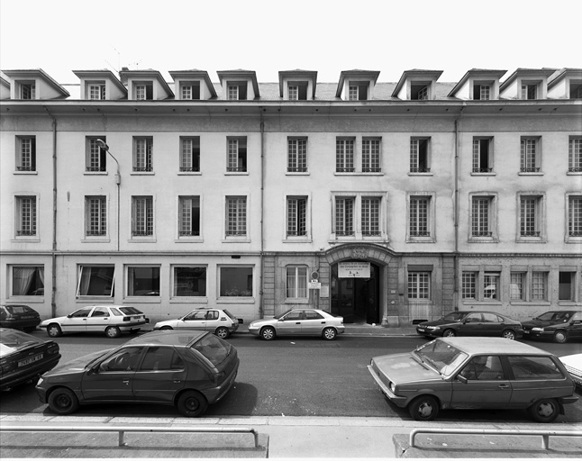 Usine textile AGB Albert Godde-Bedin et Compagnie puis Mondon et Cie actuellement école professionelle dite maison des compagnons du tours de France