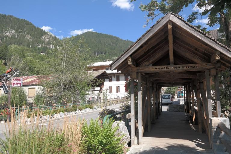 Pont du Nant de la Ville avec passerelle couverte dite "Passage du poyé de la Ville"