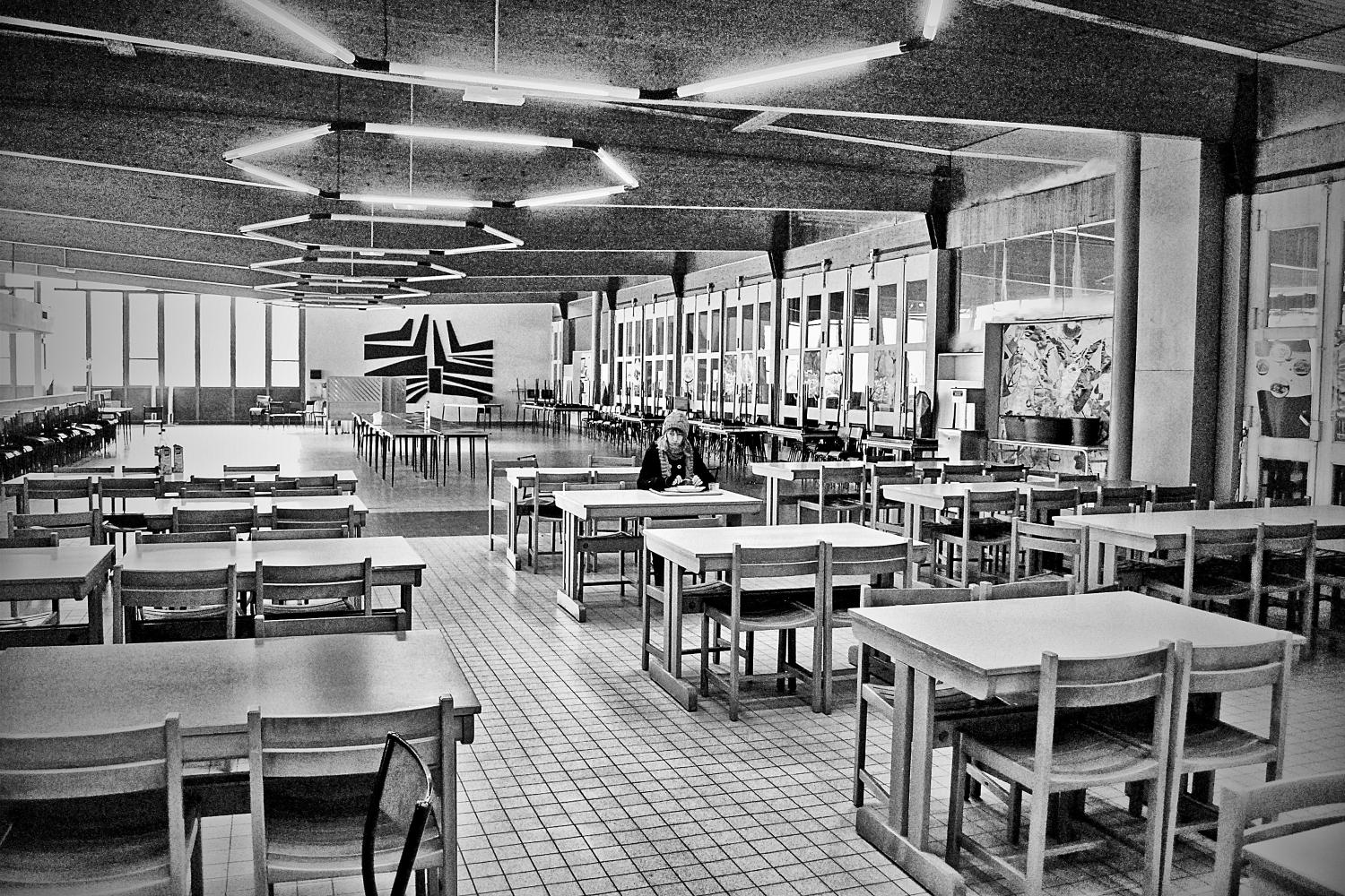 Collège de jésuites, puis école centrale, école secondaire communale, lycée impérial, lycée de garçons, actuellement lycée Lalande