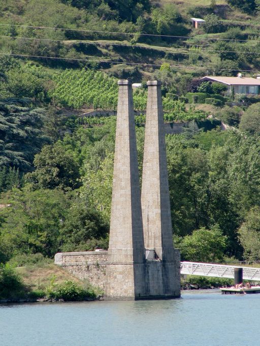 Pont de Chavanay (détruit) ; tête de pont (vestiges)