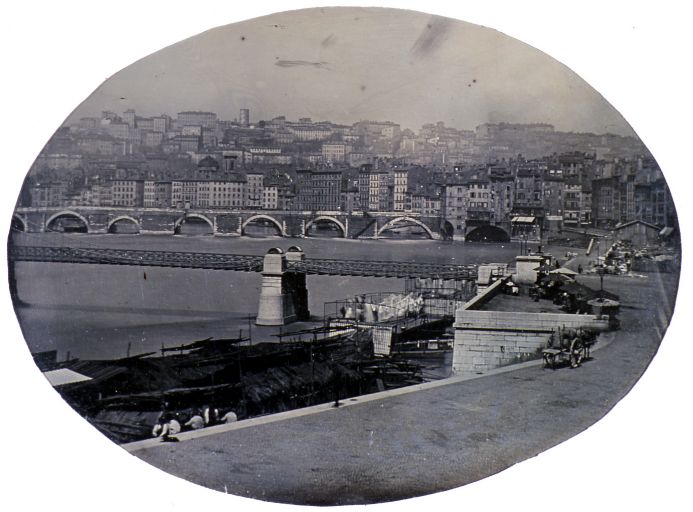 Pont de Saône, de Pierre ou du Change, puis de Nemours