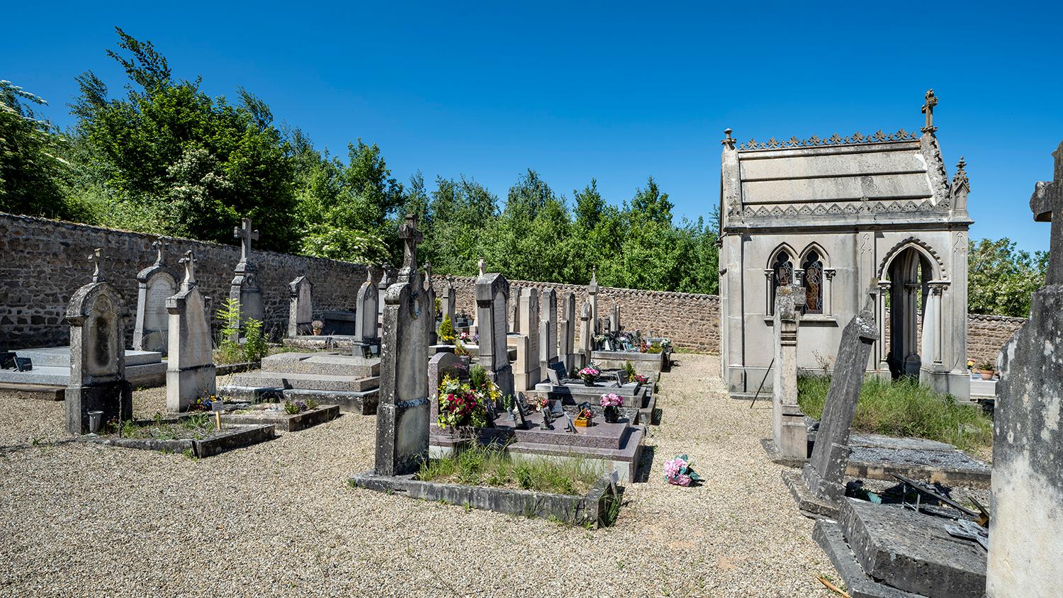 Cimetière d'Emeringes
