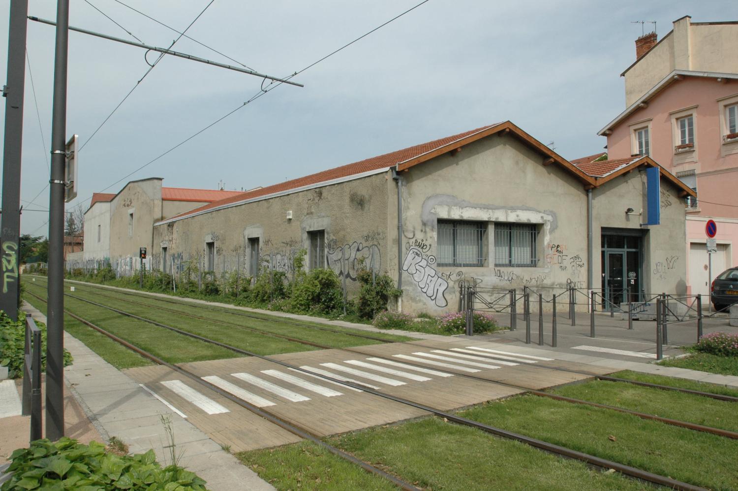 Fabrique de meuble Bonjour actuellement Electro-Tech centre de maintenance