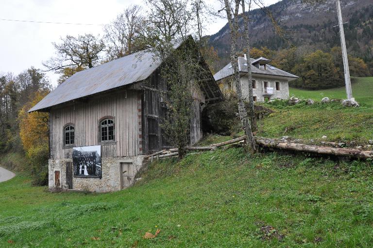 Centrale hydroélectrique, scierie et pressoir du château de Cerise actuellement sans affectation