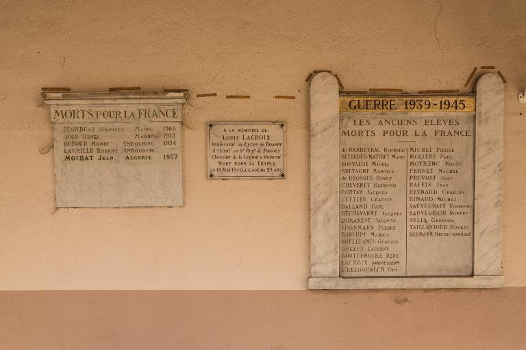 Manoir de Chènevoux, puis collège de jésuites, puis école centrale, puis lycée de garçons, actuellement lycée d'enseignement secondaire Jean-Puy