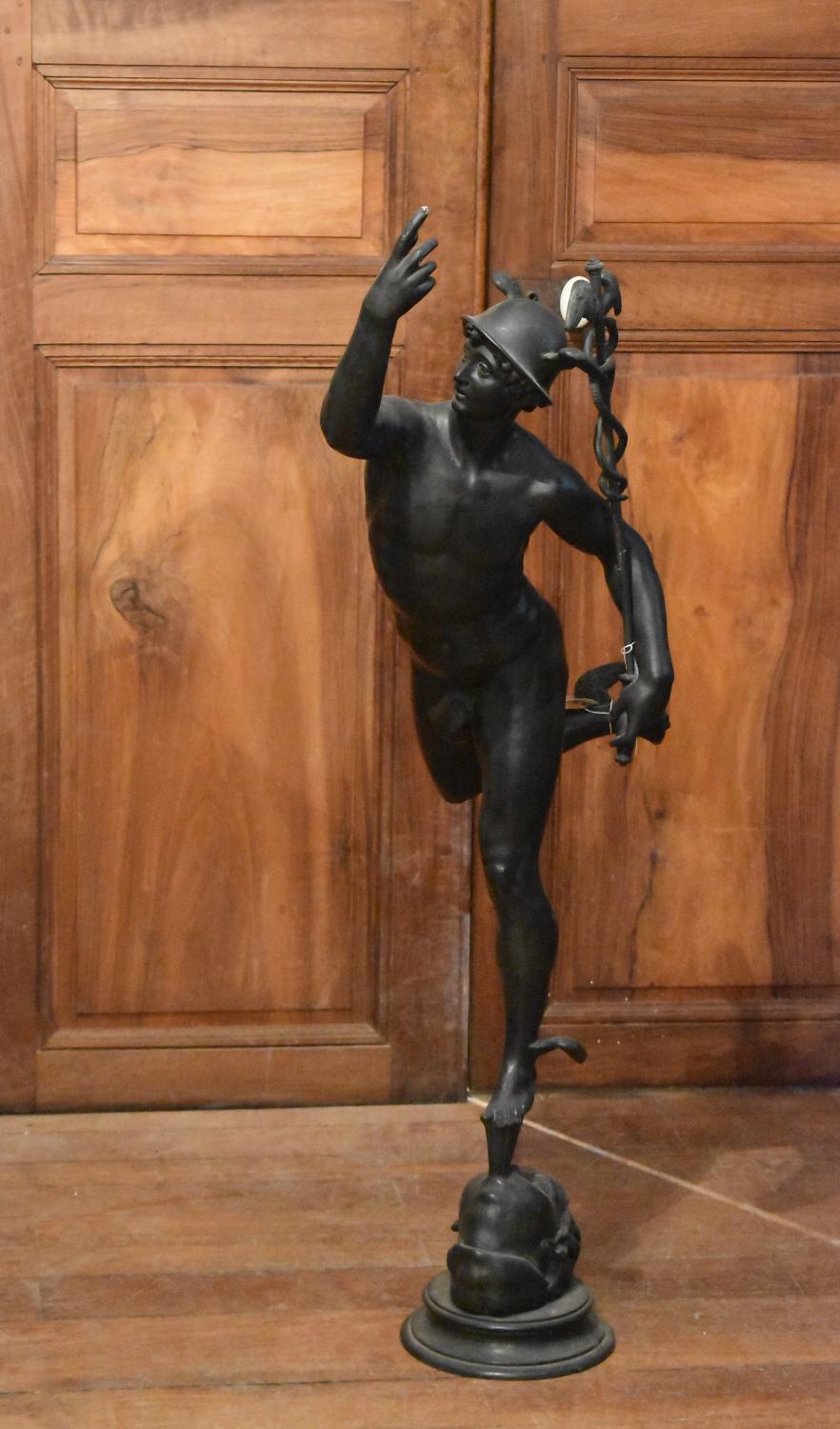 statue ; piédestal