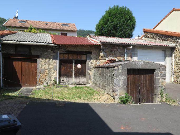 Descente de cave formant corps de bâtiment : Ceyrat, 10 rue des Vignerons