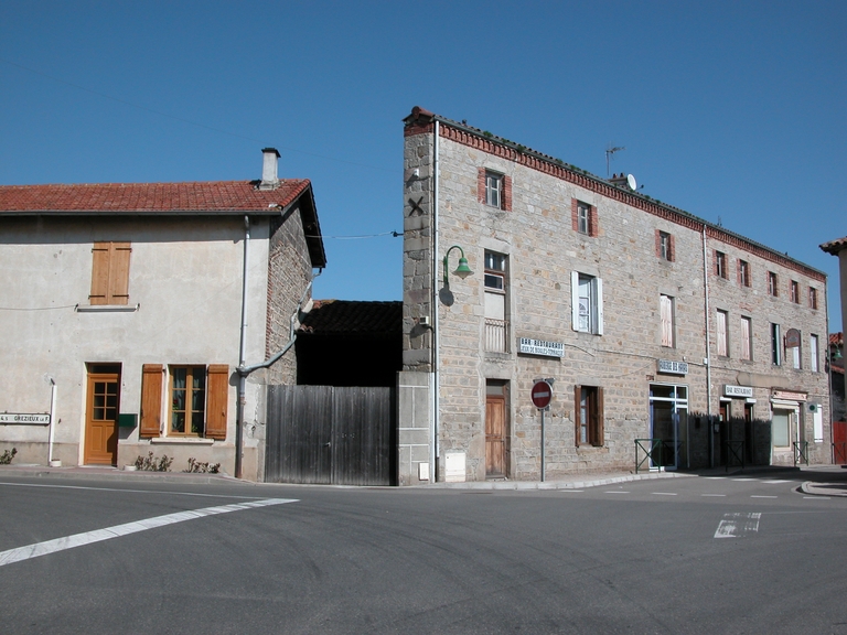 Immeuble, café (café Gonon), magasin de commerce, boulangerie