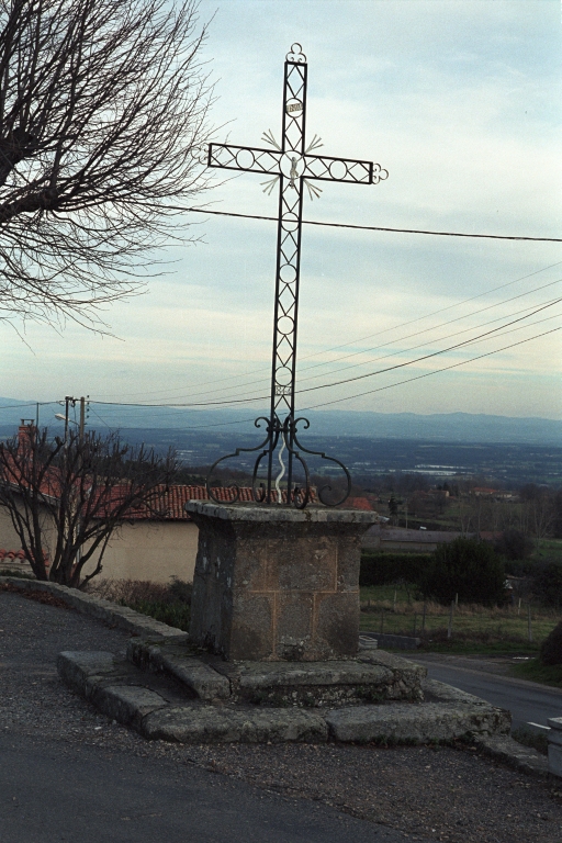 Les croix monumentales du canton de Boën et de la commune de Sail-sous-Couzan